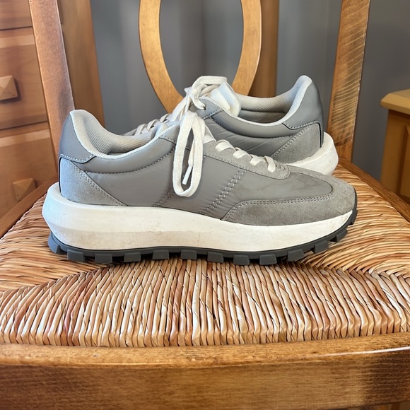 EUC H&M women’s platform gray sneakers size 7 - Picture 6 of 10